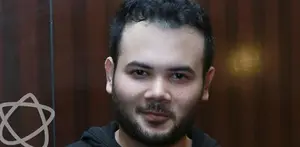 anak dari Rhoma Irama, Ridho Rhoma ditangkap petugas Satuan Narkoba Polresta Jakarta Barat di kawasan Daan Mogot pada Jumat (24/3/2017). Ia bekuk petugas lantaran kedapatan menggunakan narkoba jenis sabu. 