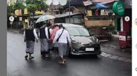 Niluh Djelantik Sentil Ratna Sarumpaet yang Naik Mobil di Jalanan Bali Saat Nyepi.&nbsp; foto (dok. Instagram @niluhdjelantik/https://www.instagram.com/p/C4XfhEiSVIy/?img_index=1/Henry)