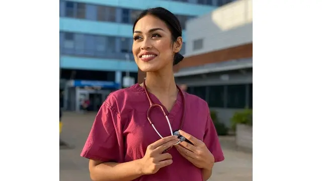 7 Potret Bhasha Mukherjee, Miss England 2019 yang Gantung Mahkota Demi Lawan Corona