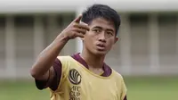 Pemain PSM Makassar, Bayu Gatra, saat melawan Kaya FC-Iloilo pada laga penyisihan Grup H Piala AFC di Stadion Madya, Jakarta, Selasa (10/3/2020). Kedua tim bermain imbang 1-1. (Bola.com/M Iqbal Ichsan)