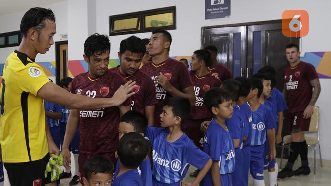 Zidane Player Escort Kids Allianz Kagumi Psm Makassar Bola Liputan6 Com