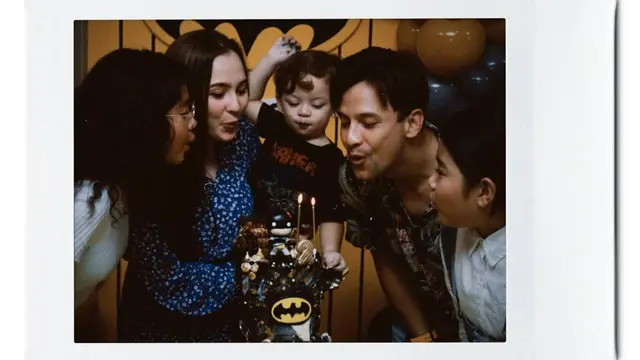 6 Momen Seru Putra Lucky Perdana dan Lidi Brugman yang Bertema Batman
