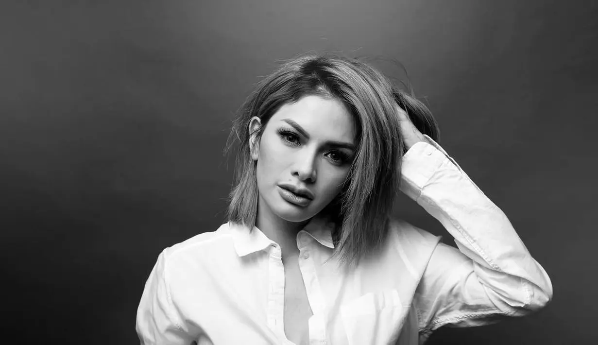 Nikita Mirzani menjelaskan ia tengah disibukkan dengan jadwal syuting dan urusan anak. Dirinya tak miliki waktu untuk laki-laki. (instagram/nikitamirzanimawardi_17)