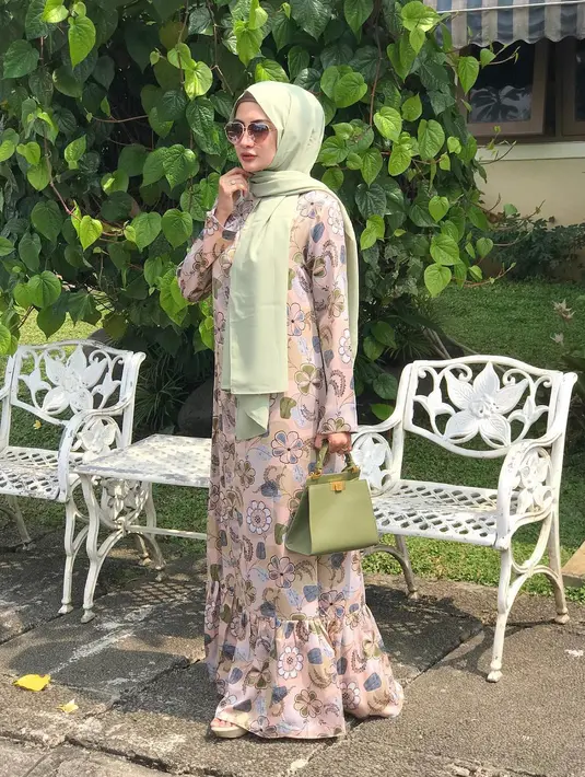 Meskipun memutuskan untuk mengenakan hijab, akan tetapi kecantikan dari Natalie Sarah seakan tidak berkurang. (Foto: instagram.com/natalie_sarahs)