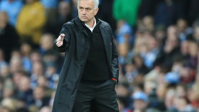 Alasan MU tak perlu pecat Mourinho