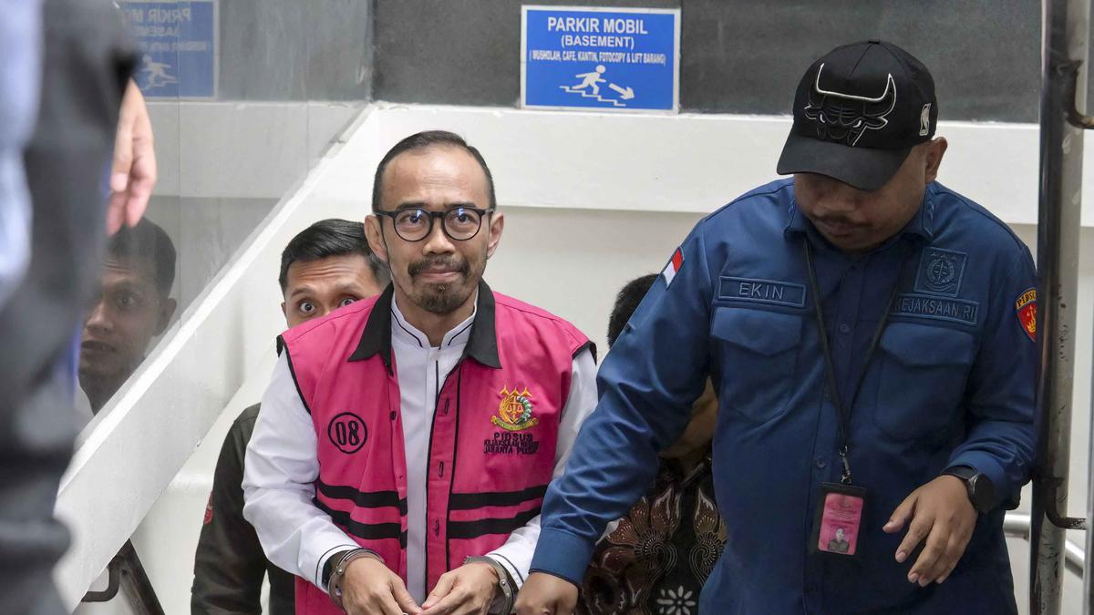 Mantan Direktur Utama PT Pertamina Patra Niaga Riva Siahaan Divonis 9 Tahun Penjara dan Denda Rp 1 Miliar