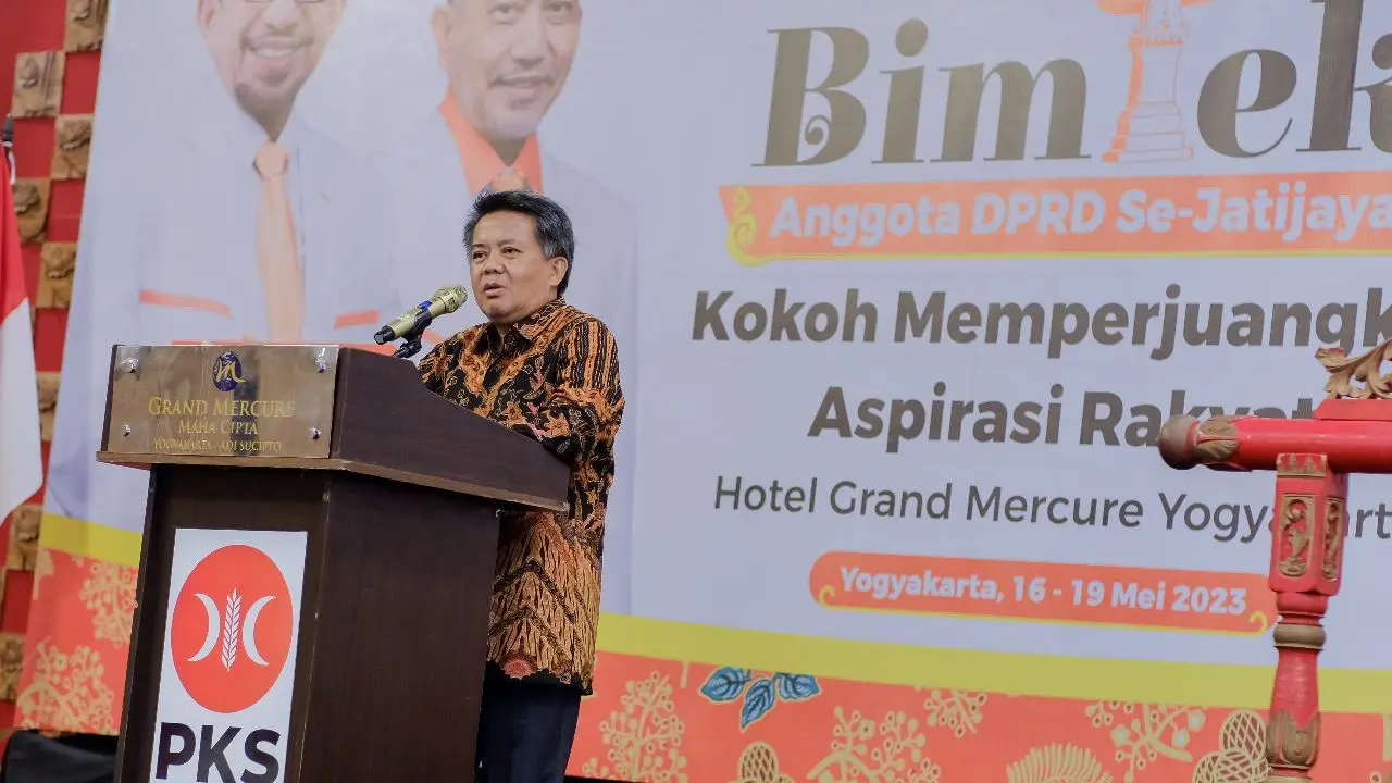 Wakil Ketua Majelis Syuro PKS Dr Mohamad Sohibul Iman menyampaikan arahan dalam  Bimbingan Teknis (Bimtek) bagi seluruh Anggota DPRD dari PKS di Hotel Grand Mercure, Yogyakarta Selasa (16/5/2023) hingga Jumat (19/5/2023).