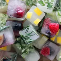 Yuk santap 5 'camilan' enak yang bisa dibuat dengan cetakan es batu. (Via: www.brit.co)