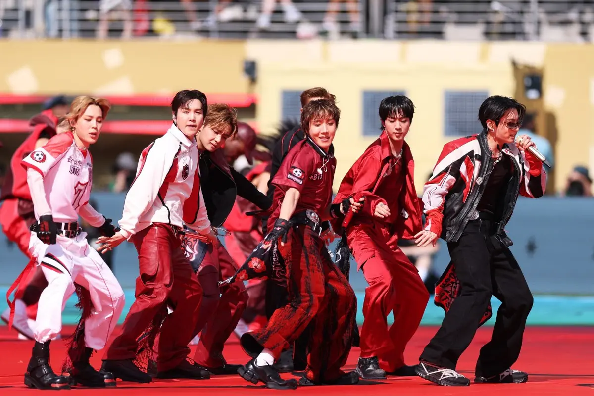 BTS Tampil Membara di FIFA World Cup 2026 Halftime Show, Seragam Merah Putih Hitam Jadi Sorotan