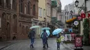 Beberapa penerbangan dibatalkan atau dialihkan ke bandara lain di Lithuania karena pesawat tidak dapat mendarat di Vilnius atau kota kedua, Kaunas, akibat badai. (AP Photo/Mindaugas Kulbis)