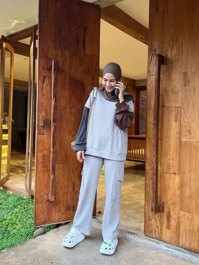 Inspirasi Mix and Match Hijab Pastel ala Zaskia Adya Mecca (Instagram/@zaskiadyamecca)