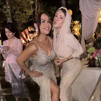Para Selebritis Hadir di Resepsi Pernikahan Luna Maya dan Maxime Bouttier. [@melaney_ricardo]