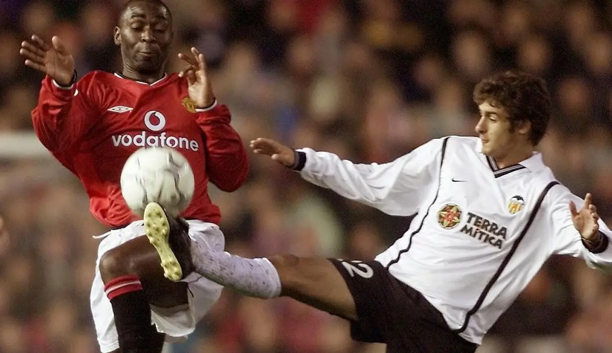 Andy Cole membela MU pada tahun 1995–2001 dan menjadi elemen penting saat MU meraih treble tahun 1999 yang juga merupakan puncak karier Cole. (AFP/Christophe Simon)