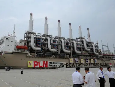 Penampakan bagian luar Marine Vessel Power Plant saat bersandar di Pelabuhan IPC, Jakarta, Selasa (8/12). Marine Vessel Power Plant dibuat oleh perusahaan asal Turki, Karpowership, pada 2014. (Liputan6.com/Faizal fanani)