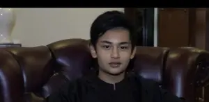 Ikan tuna makanan yang paling tidak disukai Randy Martin, tapi beda cerita jika makan tuna disuapi oleh Cassandra Lee.