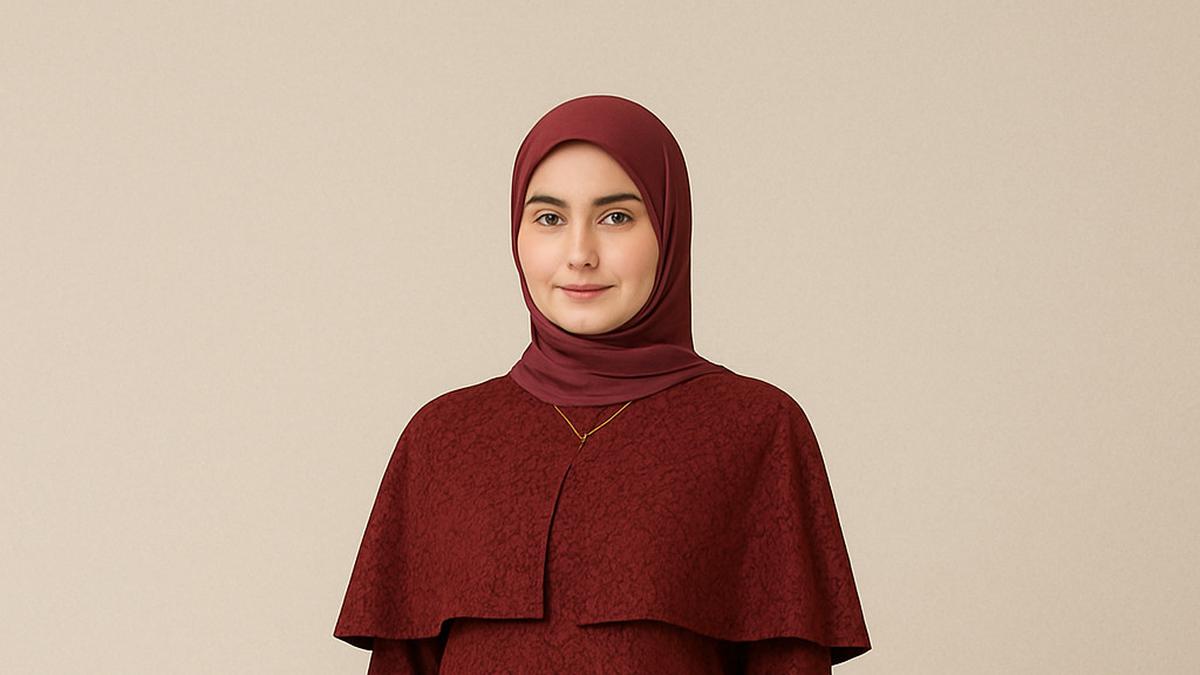6 Gamis Cape Modern Warna Netral, Pas Dikenakan pada Momen Spesial