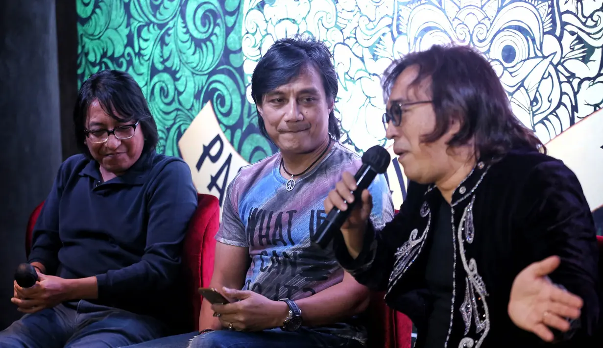 KLa Project yang beranggotakan, Katon Bagaskara, Lilo, dan Adi akan mengemas unsur musik etnis ke dalam hits legendaris mereka dalam panggung musik besar. (Adrian Putra/Bintang.com)