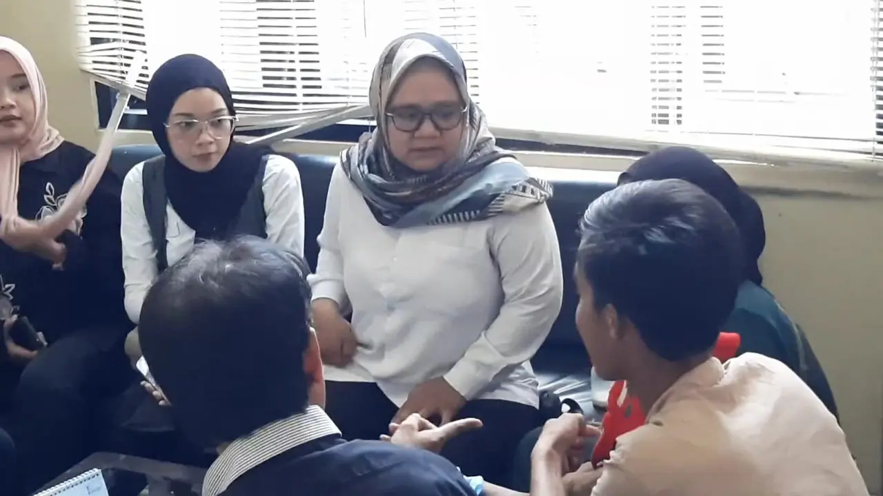Unit PPA Polres Tasikmalaya, menerima pelaporan laporan dugaan rudapaksa, terhadap seorang balita di Kecamatan Sodonghilir, Tasikmalaya. (Liputan6.com/Jayadi Supriadin)