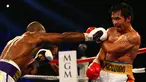 Petinju Timothy Bradley (kiri) saat memukul lawannya Manny Pacquiao di MGM Grand Garden Arena, Las Vegas, AS, (9/4). Petinju asal Filipina Manny Pacquiao keluar sebagai pemenang dengan  unanimous decision dari tiga juri. (Mark J. Rebilas-USA TODAY Sports)