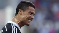 Ekspresi Wajah Gelandang Real Madrid,  Cristiano Ronaldo usai mencetak gol ke gawang Sevilla saat Laga Liga Spanyol di Estadio Ramon Sanchez Pizjuan, (2/5/2015). Real Madrid menang 3-2 atas Sevilla. (AFP PHOTO/ Jorge Guerrero) 