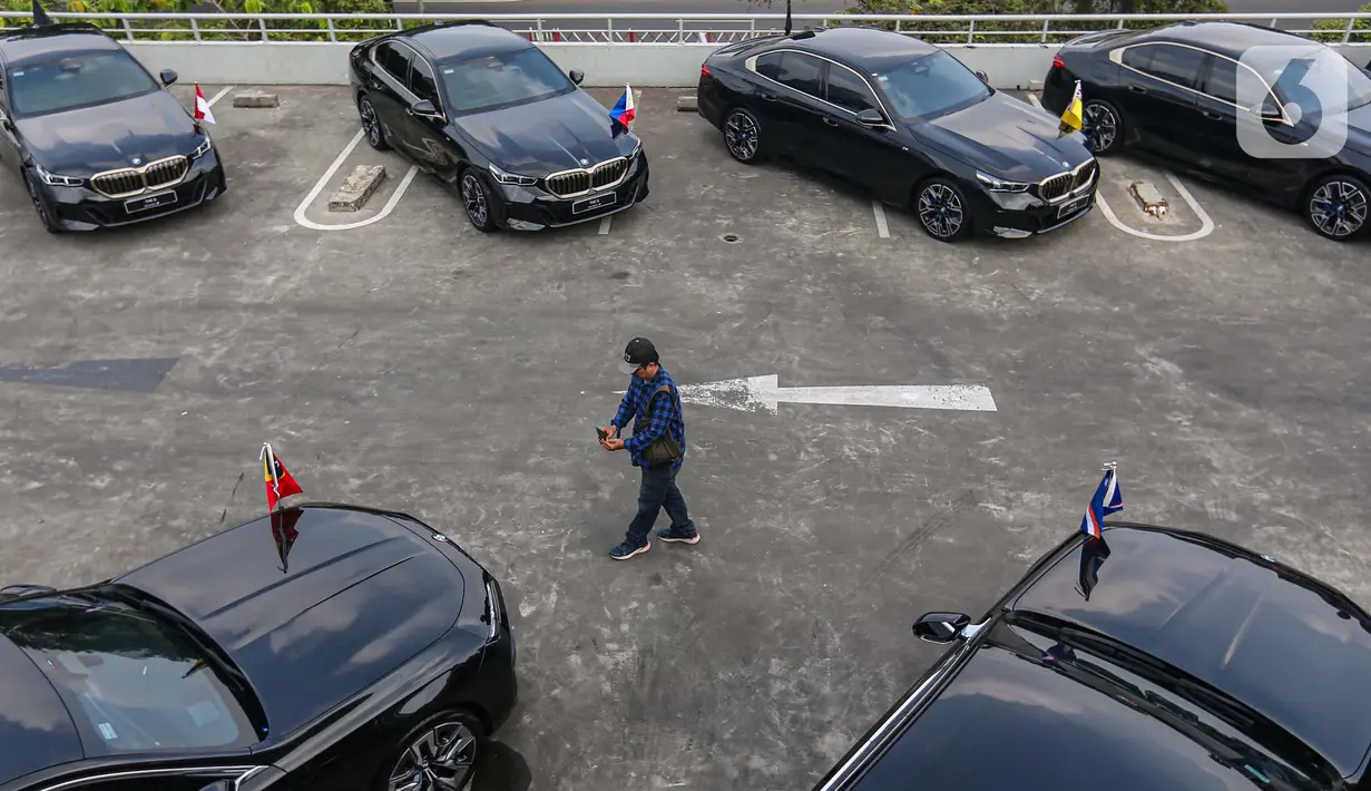 BMW Group Indonesia menyerahkan 51 unit mobil listrik kepada Kementerian Sekretariat Negara. (Liputan6.com/Angga Yuniar)