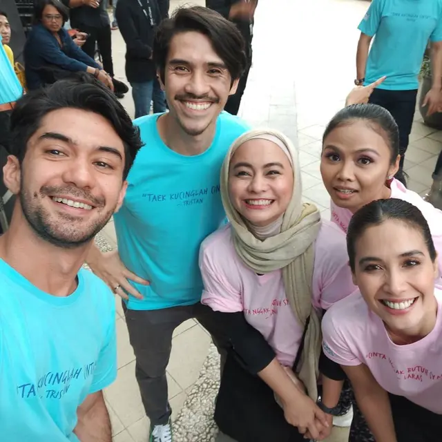 Ligwina Hananto dan kawan-kawan. (Foto: Instagram @mrshananto)