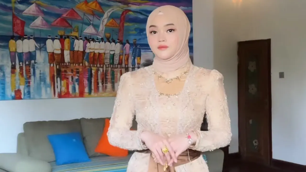 Putri Delina saat Antar Sang Kakak Rizky Febian Jalani Prosesi Adat Bali
