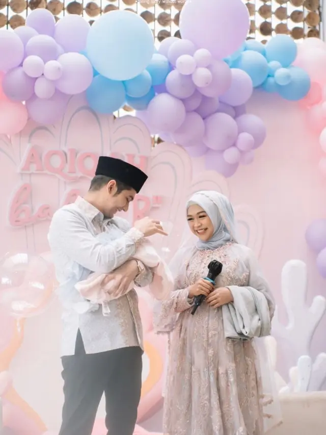 8 Potret Gaya Ria Ricis Bergaun Pastel saat Akikah dan Syukuran Anak Pertama
