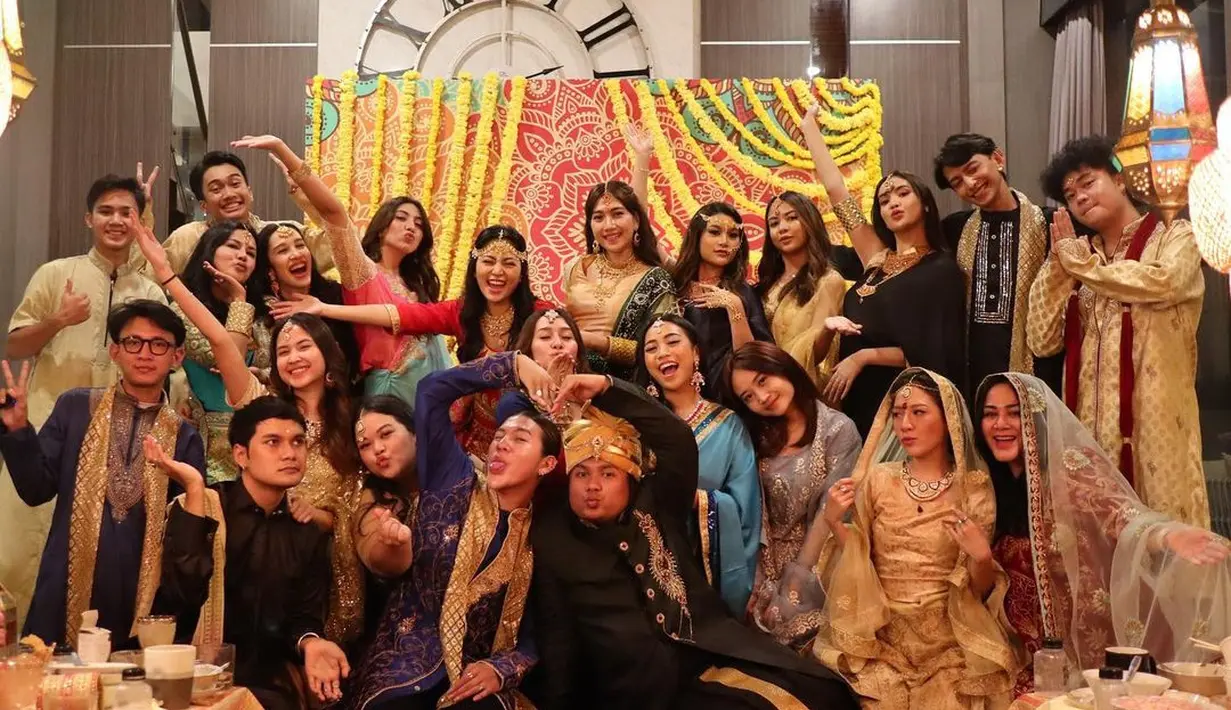 Beberapa influencer yang turut hadir di acara ini antara lain Keanu Agl, Adelita Morska, Laras Syerinita, Hanifah Meydina hingga adik tiri Rachel, Regina Tanya. (Instagram @rachelvennya)