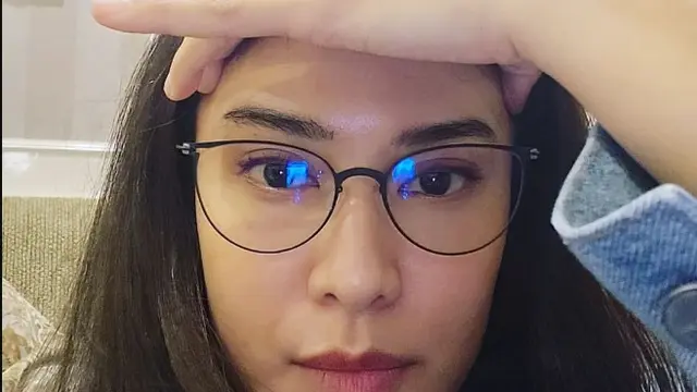 7 Pesona Dian Sastrowardoyo Tanpa Makeup, Tetap Menawan