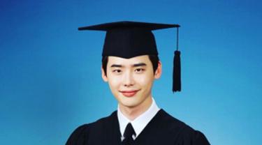 Park Bo Gum dan Foto 5 Artis Korea Lainnya Saat Wisuda - News &  Entertainment Fimela.com