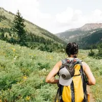 Ilustrasi traveling. Sumber foto: unsplash.com/Holly Mandarich.