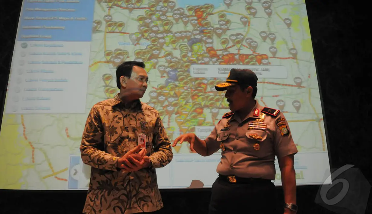 Gubernur DKI Basuki Tjahaja Purnama atau Ahok saat peluncuran aplikasi Smart City di Balai Kota, Jakarta, Senin (15/12/2014). (Liputan6.com/Herman Zakharia)