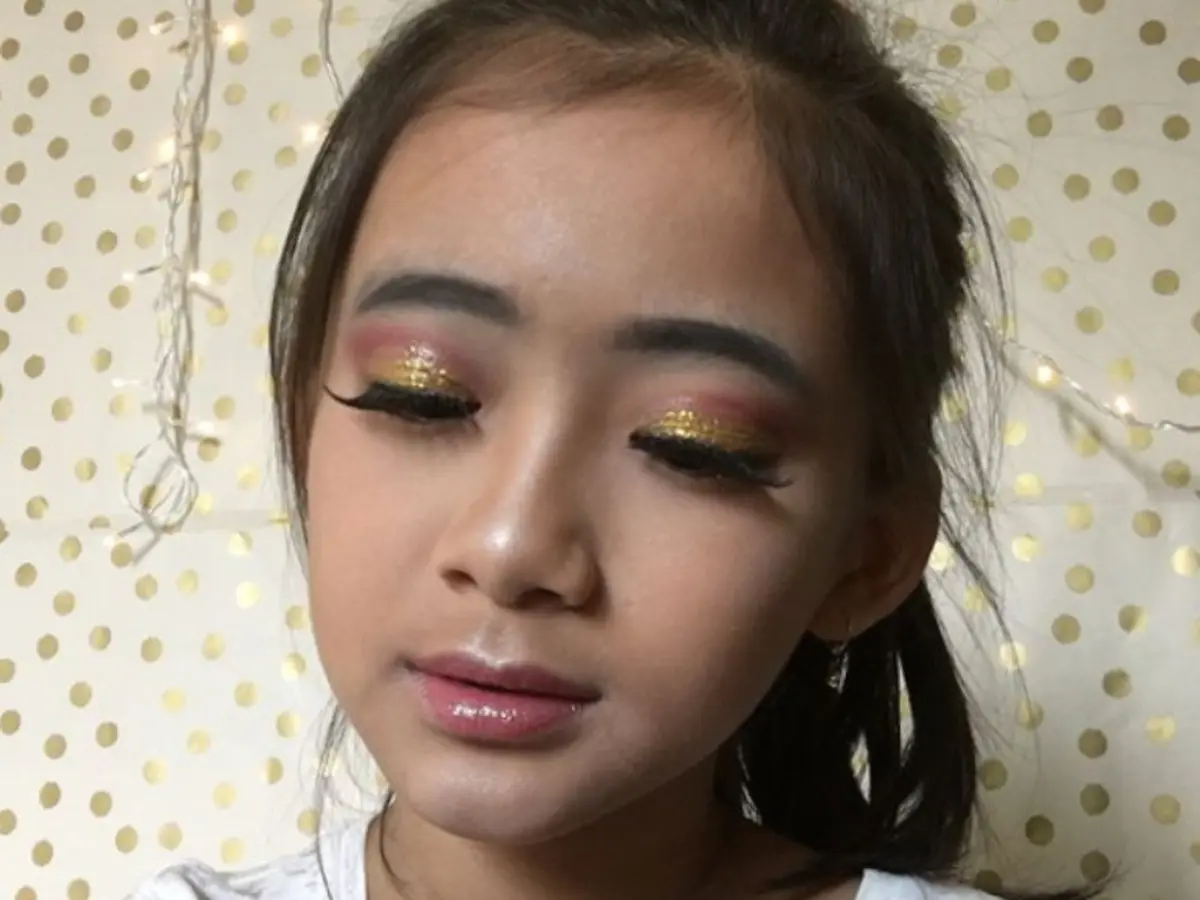 Gadis 13 Tahun Ini Sudah Pintar Makeup
