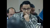 Menteri Anies Baswedan memperhatikan dengan seksama saat rapat kerja bersama komite III DPD di Senayan, Jakarta, Rabu (19/11/2014) (Liputan6.com/Andrian M Tunay)