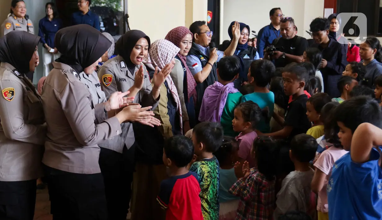 Sebagian besar korban kebakaran ditampung sementara di Posko Bencana Polres Metro Jakarta Pusat. (Liputan6.com/Herman Zakharia)