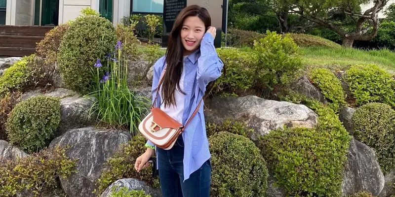 FOTO: Gaya OOTD Casual Moon Ga Young, Tetap Stylish