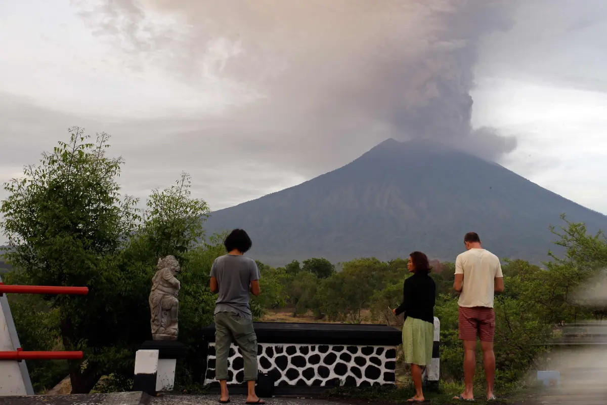 Gunung Agung Meletus