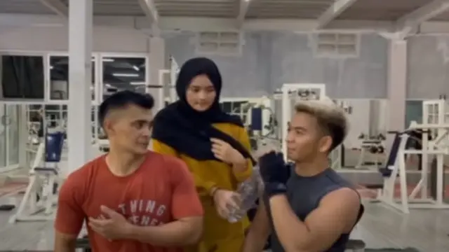 6 Potret Kedekatan Ridho DA dan Calon Ayah Mertua, Kompak Nge-gym Bareng