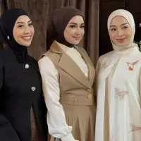 Nikita Willy Tampil Berkerudung bersama adiknya. [@nikitawillyofficial94]
