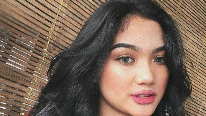 Cantik, Seksi dan Eksotis Ini 5 Pose Sensual Marion Jola 