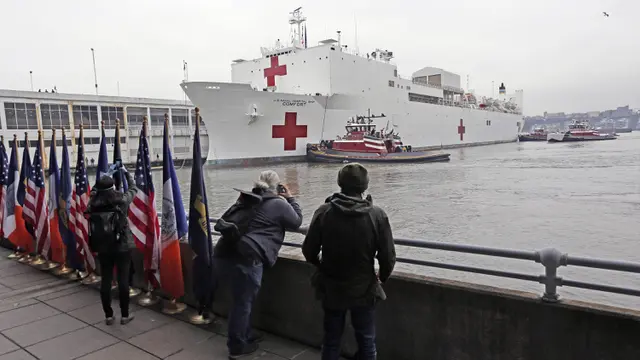 FOTO: Perangi COVID-19, AS Kerahkan Kapal Rumah Sakit ke New York