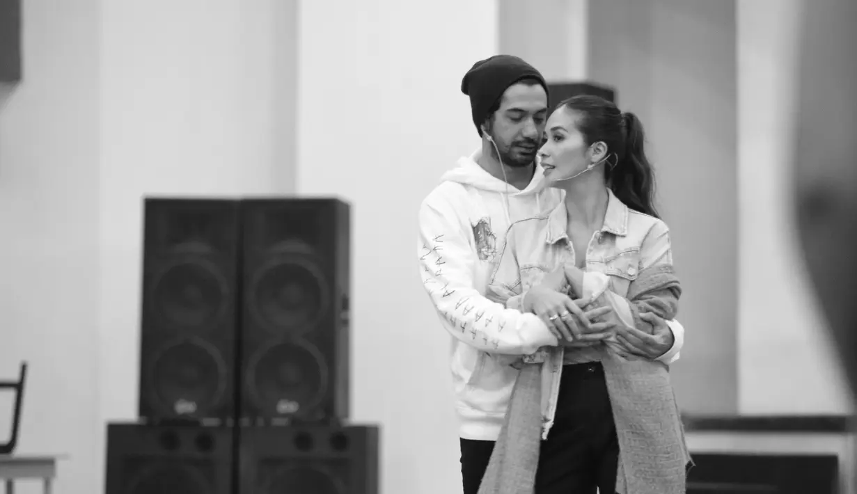 Marsha Timothy dan Reza Rahadian