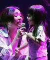 Gisella Anastasia dan Gempi duet di konser Dunia Lukas Graham. (Bambang E Ros/Fimela.com)