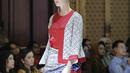 Dalam annual fashion show hari ini, Batik Danar Hadi menghadirkan rangkaian busana Raya Collection modern, dengan kombinasi batik cap dan tulis pada setiap sequence yang ditampilkan. Credit: Daniel Kampua