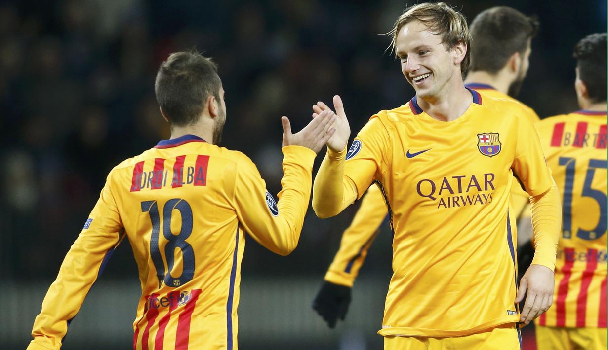 Barcelona menundukkan tuan rumah  BATE Borisov 2-0 dalam laga lanjutan grup E Liga Champions di Borisov Arena, Rusia, Rabu (21/10/2015) dini hari WIB. Dua gol Barcelona diborong Ivan Rakitic. (Reuters/Vasily Fedosenko)