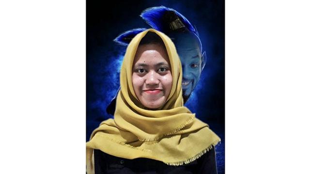 Wanita Ini Minta Diedit Fotonya Diberi Latar Biru, 7 Hasilnya Bikin Geleng Kepala