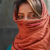 Seperti kriminal, gadis malang yang jadi korban pemerkosaan ini malah dibatasi lingkungan sosialnya.