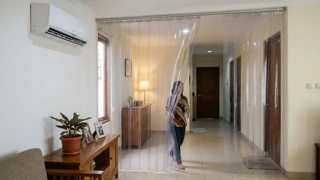 Tren Tirai Pengganti Pintu Rumah