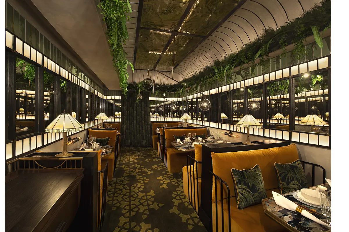Mott 32 Singapura